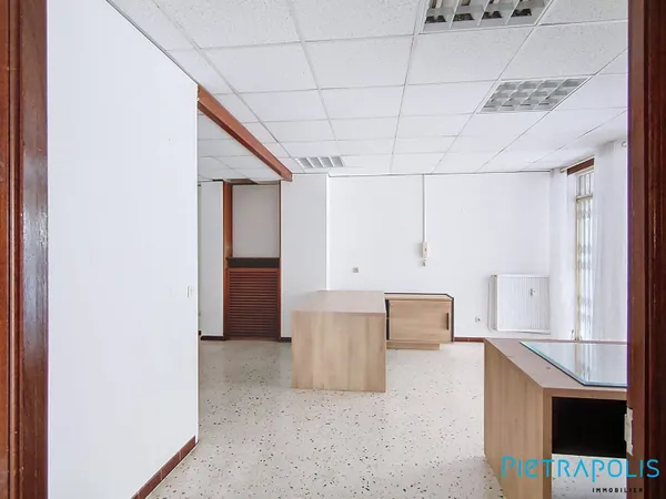Local commercial 1 pièce 55 m²