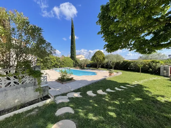 Maison plain-pied 120 m² avec piscine