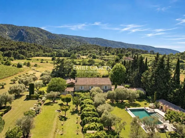 Maison 13 pièces 550 m²