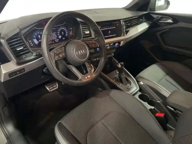 Audi A1 30 tfsi 110 ch s tronic 7 s line — photo 9