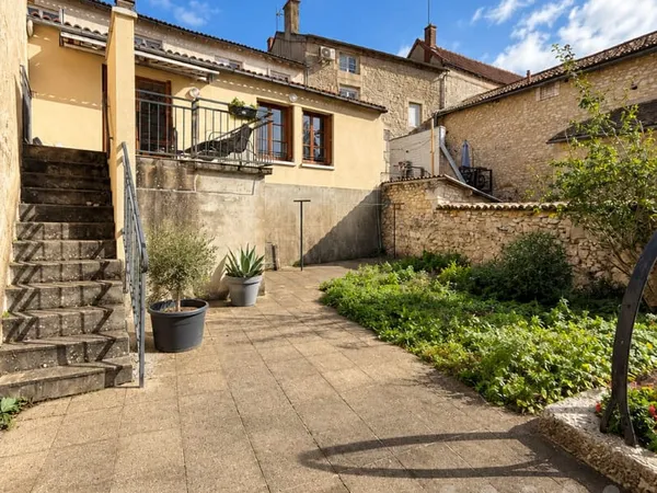 APPARTEMENT T5 - CENTRE VILLE DE CHAUVIGNY