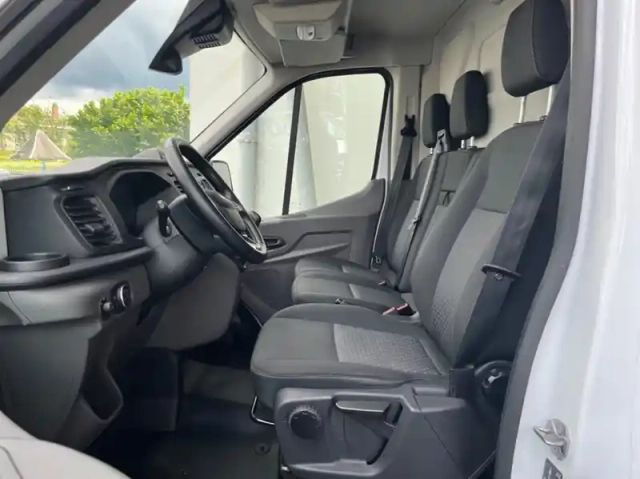 Ford Transit fourgon fg t350 l2h2 2.0 ecoblue 130ch trend — photo 10