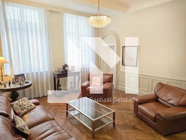 Maison 9 pièces 210 m²