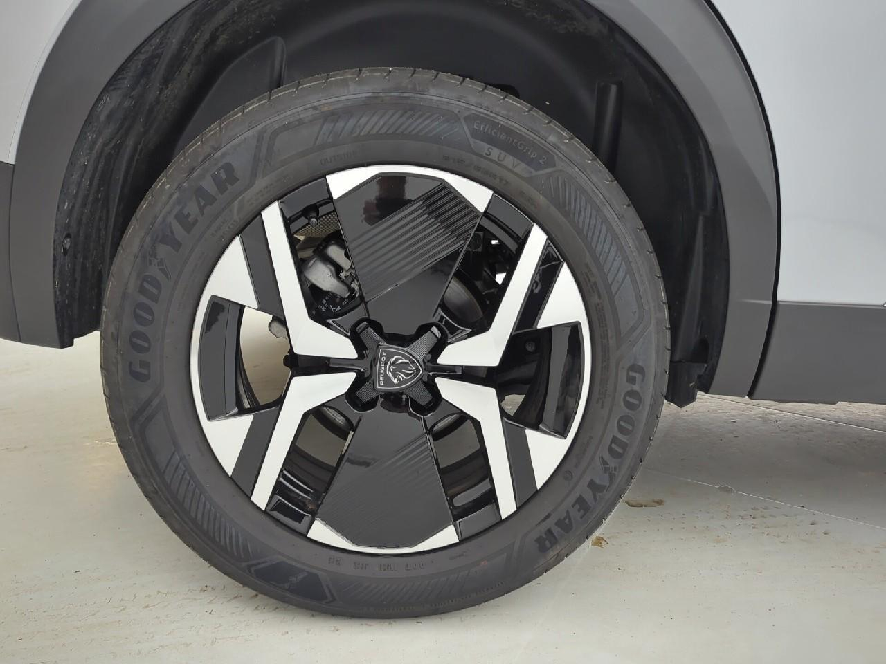 Peugeot 2008 hybrid 145 ch e-dcs6 allure — photo 32