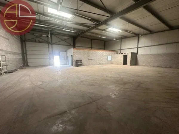 Local 4 pièces 653 m²