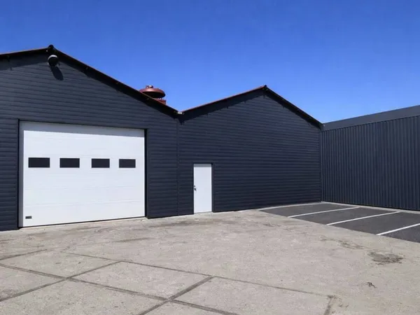 Entrepôt 390 m²