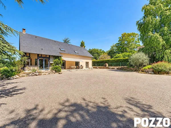 À VENDRE - Maison dans le bourg de Bréhal de 255m² au calme avec parc arboré