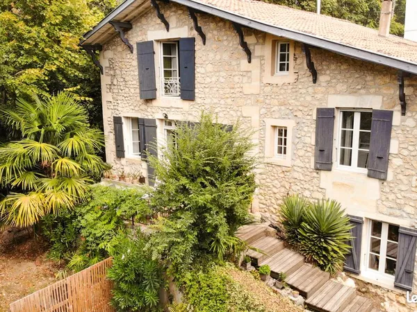Maison de caractère en pierre avec jardin et vue bois - Artigues