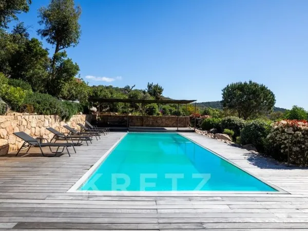VILLA AVEC PISCINE ET VUE MER SUR SANTA GUILIA AU CALME