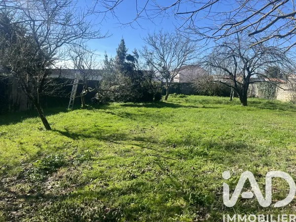 Terrain 600 m²