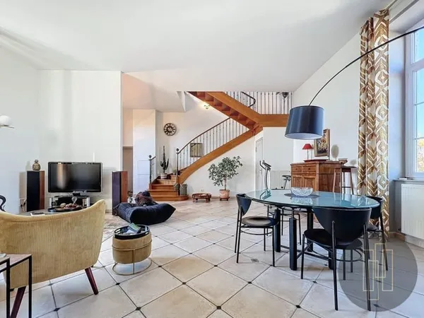 Exclusivité - Villefranche - Maison sur le toit 197 m² habitables avec terrasse