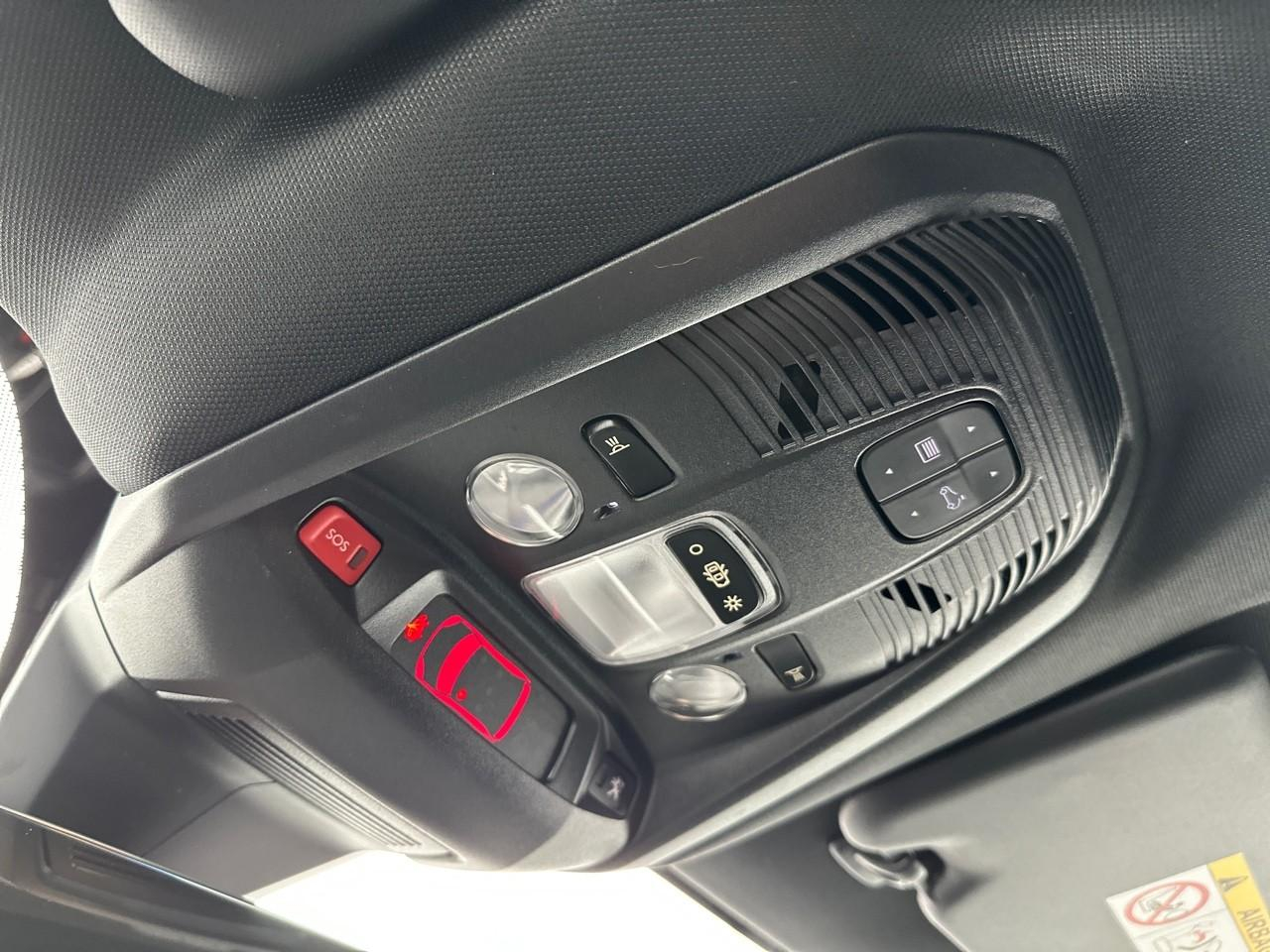Peugeot 3008 hybrid4 300 e-eat8 gt — photo 36