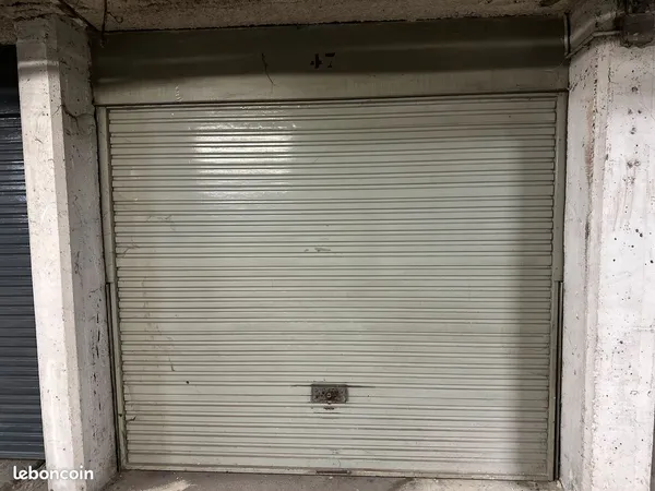 Particulier vend grand garage