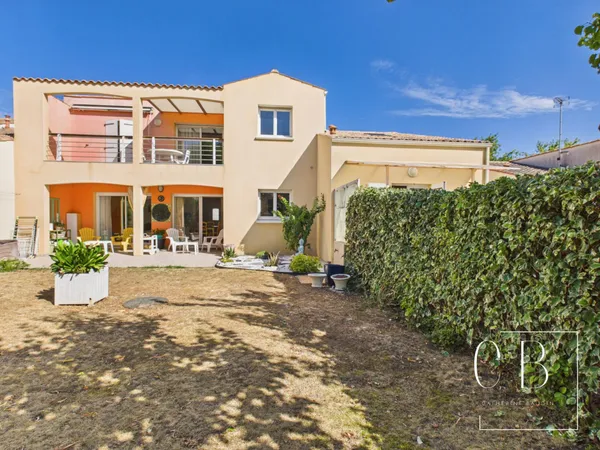Maison aux trois espaces de vie indépendants