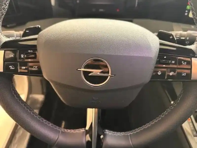 Opel Astra sports tourer 1.2 turbo hybride 136 ch e-dct6 — photo 47