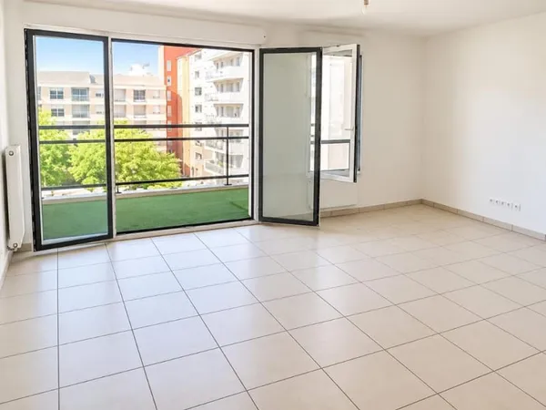T3 avec balcon, garage et cave à Villeurbanne