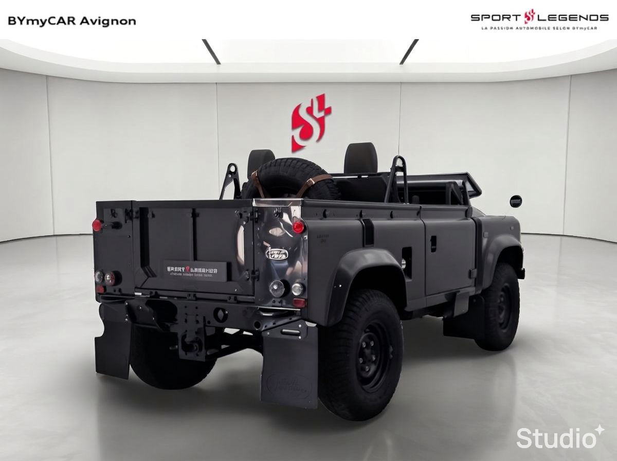 Land Rover HEDONIC - LAND [OF] RECREATION - V8 SOFT TOP CUSTOM — photo 5