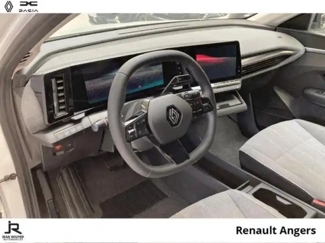 Renault Megane e-tech electric ev40 130ch equilibre standard charge — photo 15