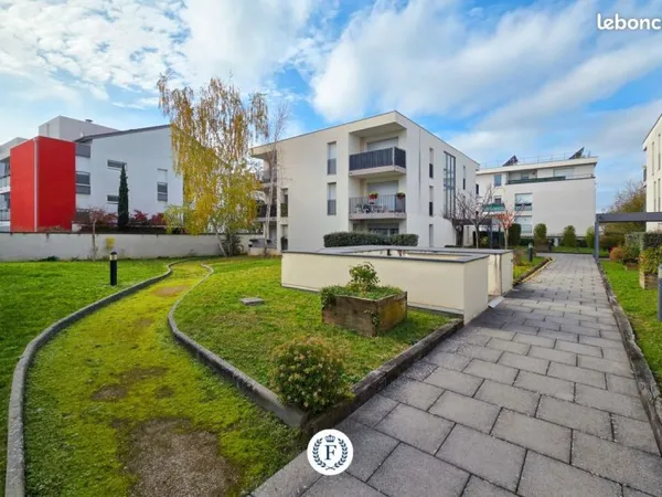 Appartement avec balcon et deux chambres