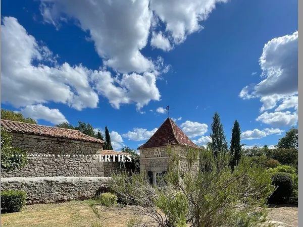 Entre-Deux -Mers,près de Sauveterre de Guyenne, Maison de charme en pierre et moellon avec dépendanc