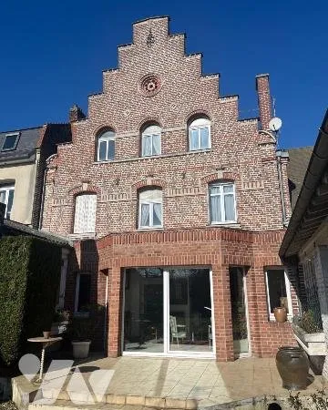 Maison 8 pièces 260 m²