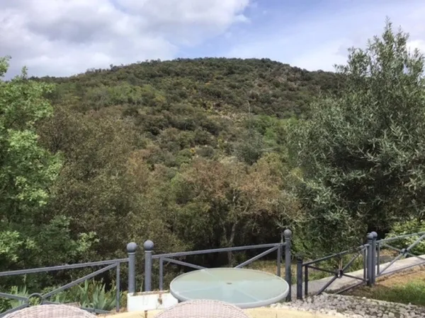 Magnifique propriété composée d'un ensemble de deux maisons, d'une piscine et diverses dépendances s