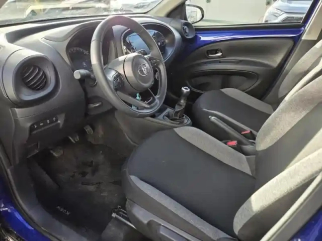 Toyota Aygo x 1.0 vvt-i 72ch dynamic my23 — photo 10