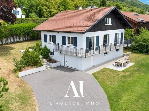 Maison 6 pièces 215 m²