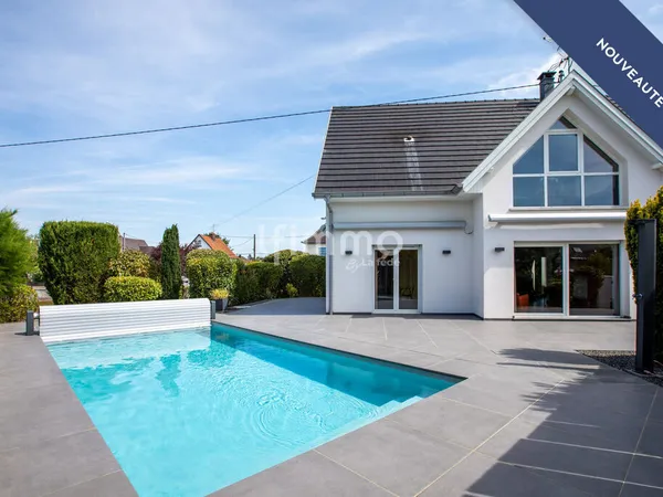 Villa avec piscine, parc paysager et prestations premium. Kembs