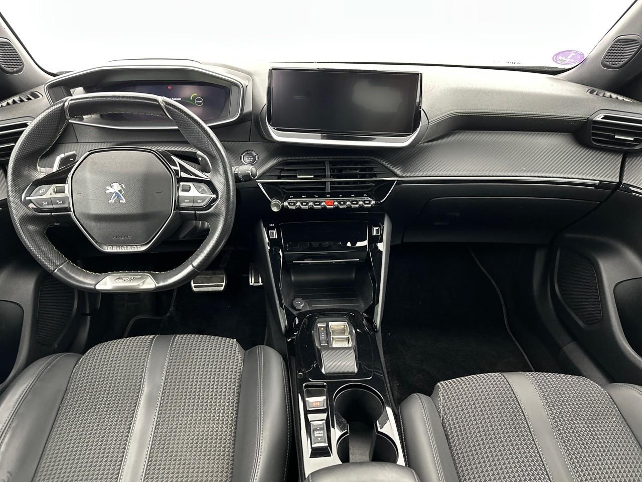 Peugeot 2008 puretech 130 s&s eat8 gt — photo 11