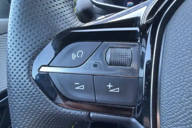 Peugeot 208 puretech 100 s&amp;s eat8 — photo 21