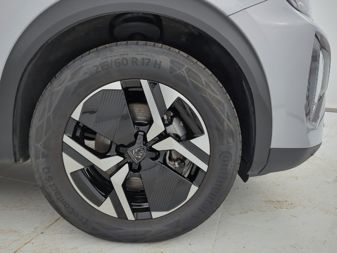 Peugeot 2008 hybrid 145 e-dcs6 allure — photo 30