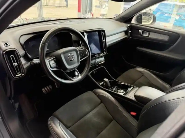 Volvo Xc40 d4 adblue awd 190ch r-design geartronic 8 — photo 2