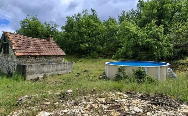 LES FARGES (24) : Maison 80 m2, terrain de 12 339 m2