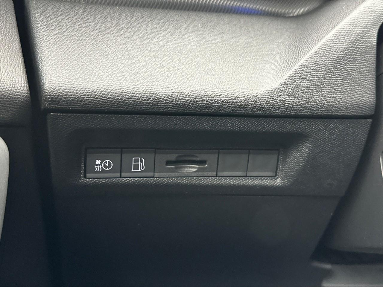 Peugeot 308 phev 180 e-eat8 gt — photo 16