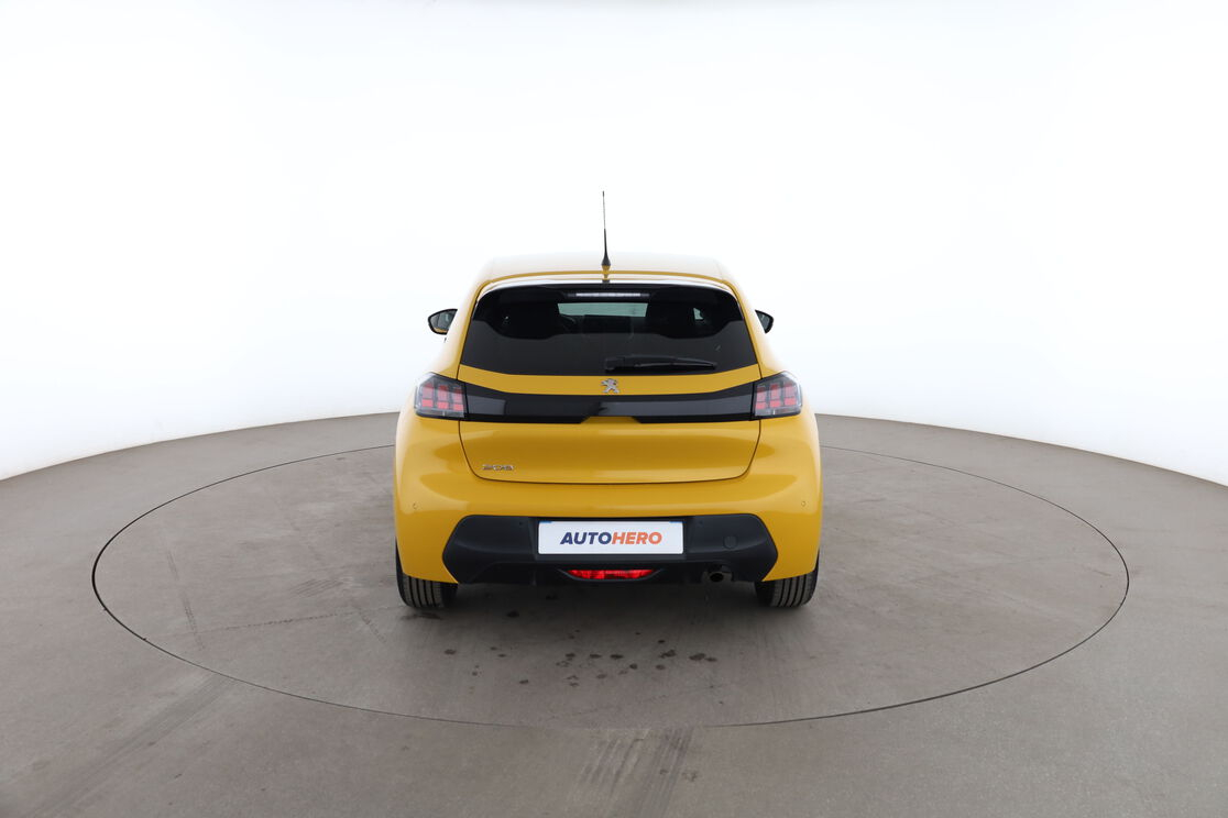 Peugeot 208 1.2 PureTech Style EAT8 — photo 4