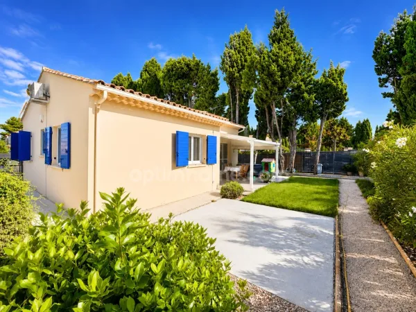 Charmante maison récente de plain-pied à Maussane-les-Alpilles garage et terrain.