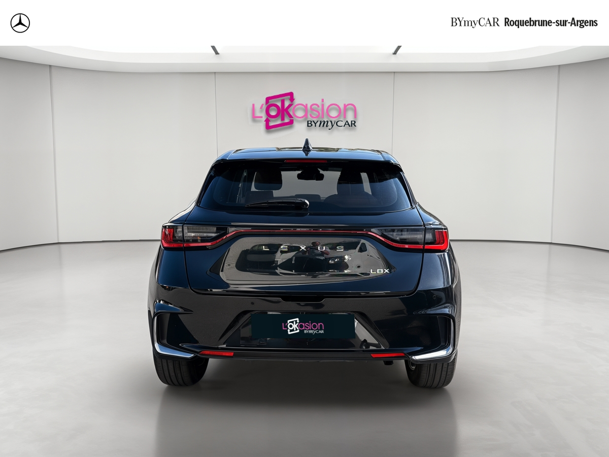 Lexus LBX 2WD — photo 4