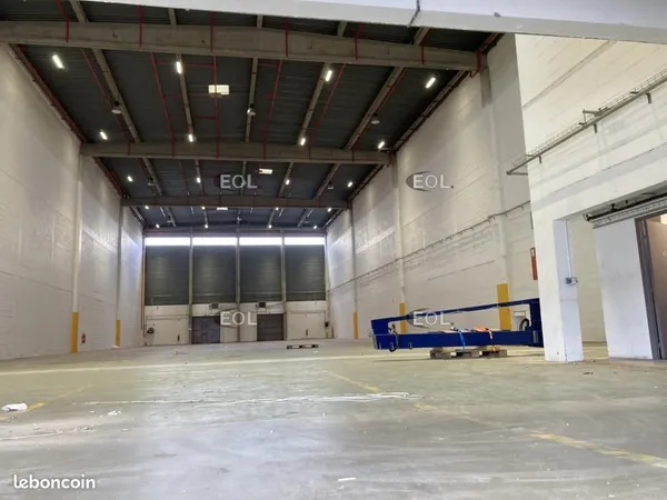 Local industriel 10 389 m²