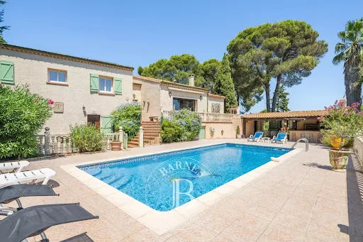 Maison 6 pièces 270 m²