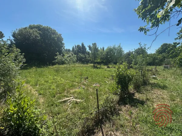 Terrain constructible 900 m²
