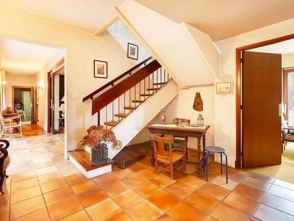 Maison 9 pièces 317 m²