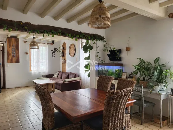 Briarde rénovée avec goût  135 m²  Terrain 668 m² - V