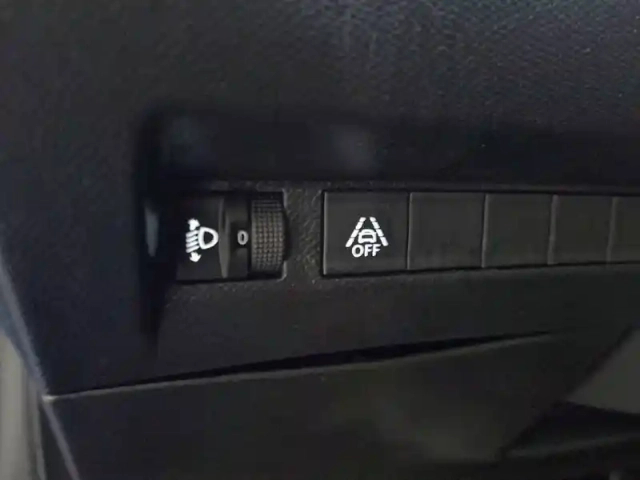 Peugeot 208 electrique 50 kwh 136ch — photo 30