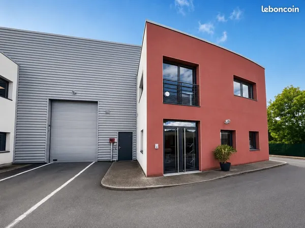 Local 740 m² Saint-Genis-les-Ollières