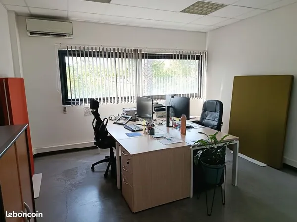 Bureau 101 m²