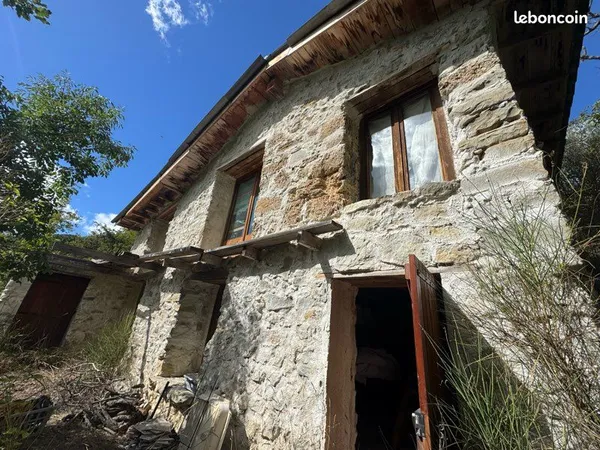 À vendre ferme bio, maison en pierre et terrain 1ha access uniquement pédestre 1h 1h