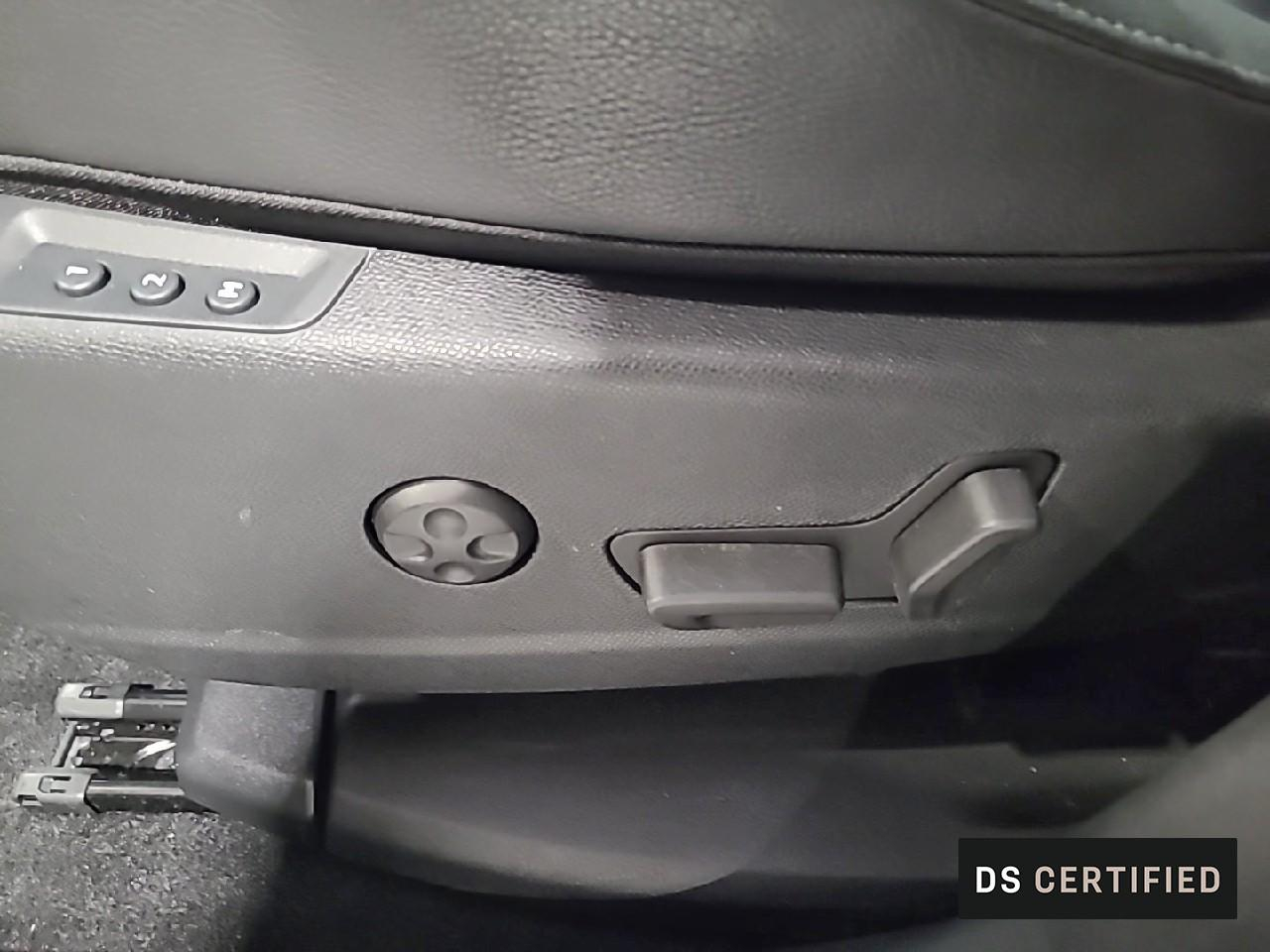 Ds Ds 7 crossback hybride rechargeable e-tense 300 eat8 4x4 rivoli — photo 24