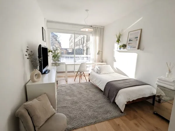 Appartement de 17m2 à louer 880 EUR par mois à Sceaux
