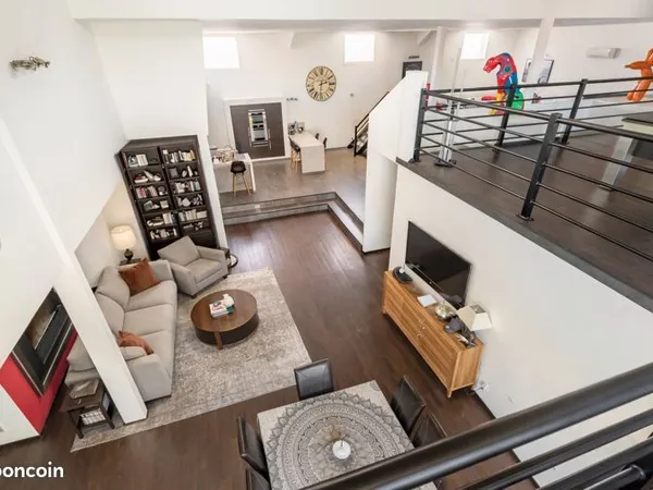 Maison style loft de 320m² dans résidence privée
